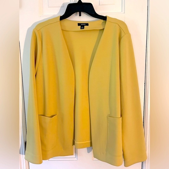 ALFANI Women's Yellow Gold 3-piece dressy outfit. Pants XL, Top XL, Blazer XL - Picture 8 of 16